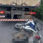 Palmeira dos Índios: motociclista fica ferida após colisão com caminhão na Serra das Espias