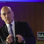 Moraes determina arquivamento de investigação contra Bolsonaro por fraude no cartão de vacina