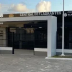 Homem é preso por importunação sexual após espionar vizinha em Maceió