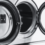 Homem é preso após estupro ser captado em reflexo de máquina de lavar