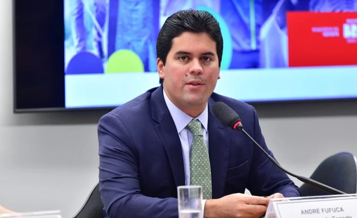 Governo deve enviar projeto para combater racismo nos estádios de futebol