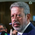 Arthur Lira será relator de proposta que isenta do IR quem ganha até R$ 5 mil