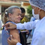 ImunizaVan aplica mais de 200 doses de vacina em moradores do Petrópolis