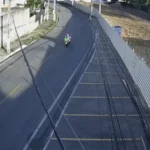 Após mais de um mês interditada, rua no Pinheiro é liberada durante demolição de edifício