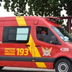 Motociclista se fere ao colidir com retroescavadeira parada em rodovia de Piaçabuçu