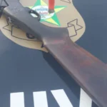 Polícia prende dois integrantes de facção criminosa com arma e moto em Marechal Deodoro