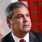 Líder do PT move 3ª ação para cassar mandato de Eduardo Bolsonaro