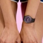 Marca de relógios suíços perde valor após anúncio considerado racista