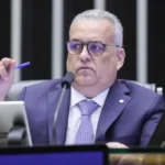 Defesa de Bolsonaro solicita encontro com relator da CPMI do INSS durante prisão domiciliar