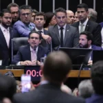 Motta retoma cadeira na Câmara: “País deve estar em primeiro lugar”