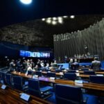 Senado aprova projeto que garante isenção do Imposto de Renda para quem ganha até dois salários mínimos