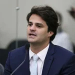 Deputado Breno Albuquerque é preso em flagrante após acidente com sete veículos em Maceió