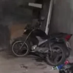 PM descobre desmanche de motos em Maceió e prende dois suspeitos após furto com rastreador