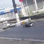 Caminhão derruba poste com transformador em Maceió; motociclista escapa ileso