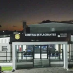Homem é preso após ameaçar irmã e cunhado com faca em Maceió