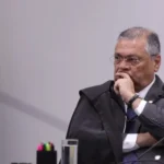 Em voto para manter prisão, Dino destaca “periculosidade” de Bolsonaro