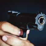 Tio é baleado ao proteger sobrinho durante discussão em rinha de galos em Pão de Açúcar