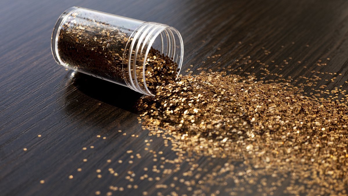 Anvisa suspende marcas de glitters e pós decorativos usados em doces e bolos; veja quais