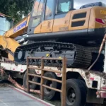 Carreta invade canteiro central após ser fechada por Hilux na Durval de Góes Monteiro, em Maceió