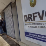 Veículo furtado é encontrado abandonado no bairro Santo Amaro, em Maceió