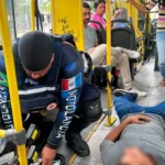 Passageiro desmaia em ônibus lotado na Avenida Fernandes Lima, em Maceió