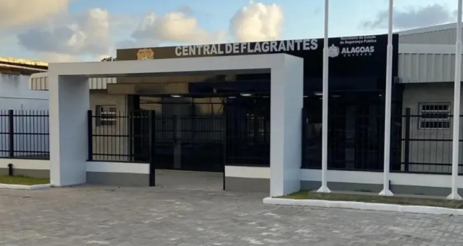 Mulher é presa por furto em supermercado de Cruz das Almas, em Maceió