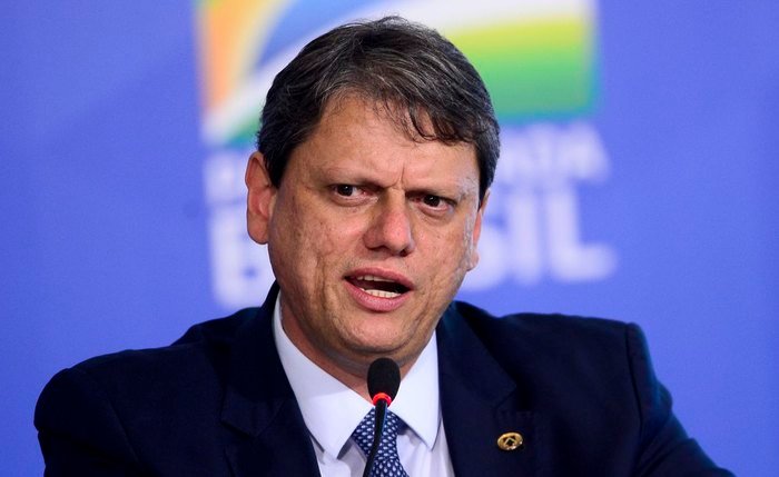 Tarcísio articula no STF prisão domiciliar para Bolsonaro e cita precedente de Collor