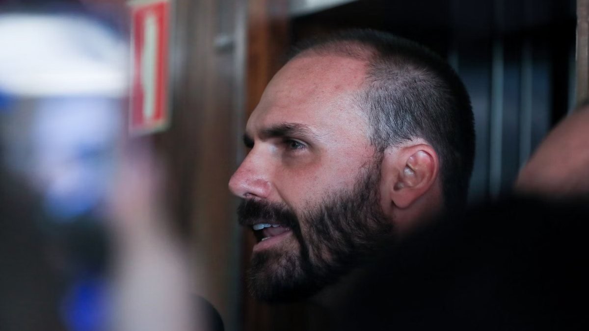PF afasta Eduardo Bolsonaro do cargo de escrivão por faltas não justificadas
