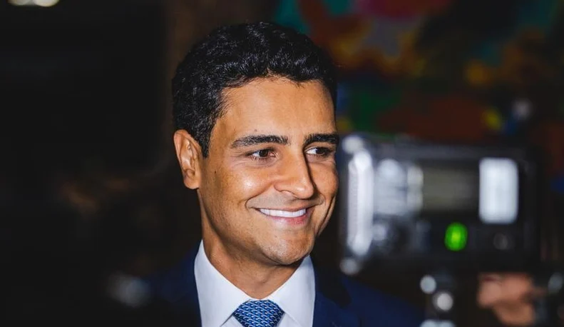 Aécio Neves dá carta branca a JHC, que assume controle do PSDB em Alagoas