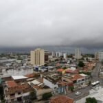 Inmet emite alerta de chuvas para Maceió e mais 61 cidades de Alagoas