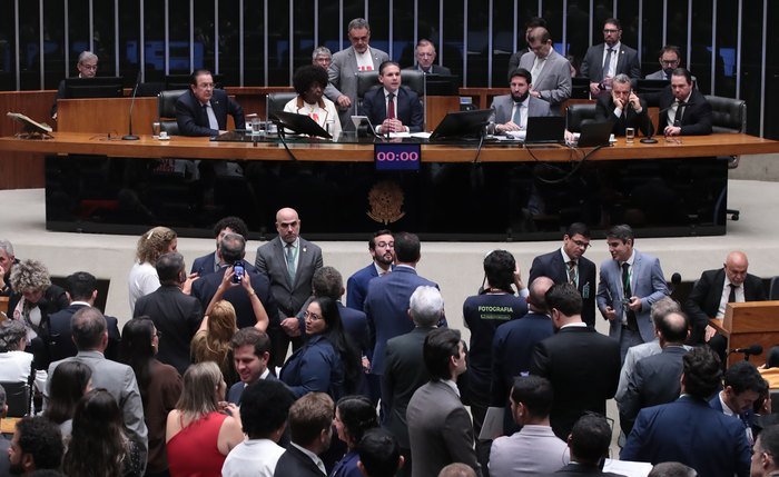 Bancada de Alagoas vota em peso a favor da PEC que reduz jornada e altera escala 6×1