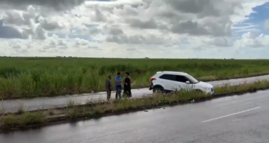 Acidente entre dois carros é registrado na AL-405 após Aeroporto Zumbi dos Palmares