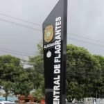 Homem é preso após agredir criança e ameaçar pessoas com facão em Maceió