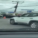 Mulher fica ferida após carro capotar no Benedito Bentes, em Maceió