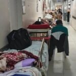 Hospital Regional de Arapiraca enfrenta superlotação e pacientes ocupam corredores