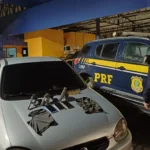 PRF prende homem com armas, munições e balaclavas dentro de veículo em Campo Alegre