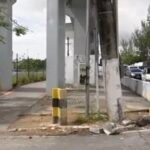 Poste inclinado preocupa moradores e estudantes na entrada da Ufal, em Maceió