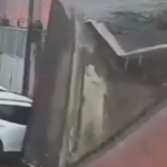 Parede de imóvel desativado desaba e atinge carro durante chuva em Rio Largo