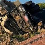 Motorista fica ferido após carreta tombar na BR-101, em São Miguel dos Campos
