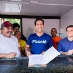 Prefeito Rodrigo Cunha entrega canteiros revitalizados e novos boxes a permissionários na Pajuçara