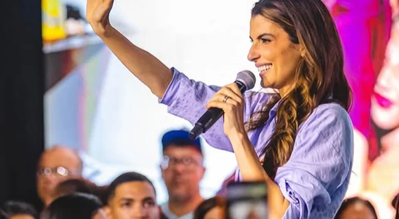Marina JHC é ovacionada em encontro com mulheres após fala de secretário