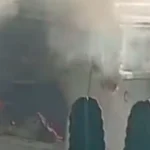 Kombi de transporte coletivo pega fogo e mobiliza Bombeiros em Maceió