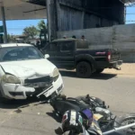 Motociclista fica ferida após colisão com carro em avenida de Arapiraca