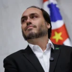 Carlos Bolsonaro convoca direita alagoana para ato do Bloco do 22 em Maceió
