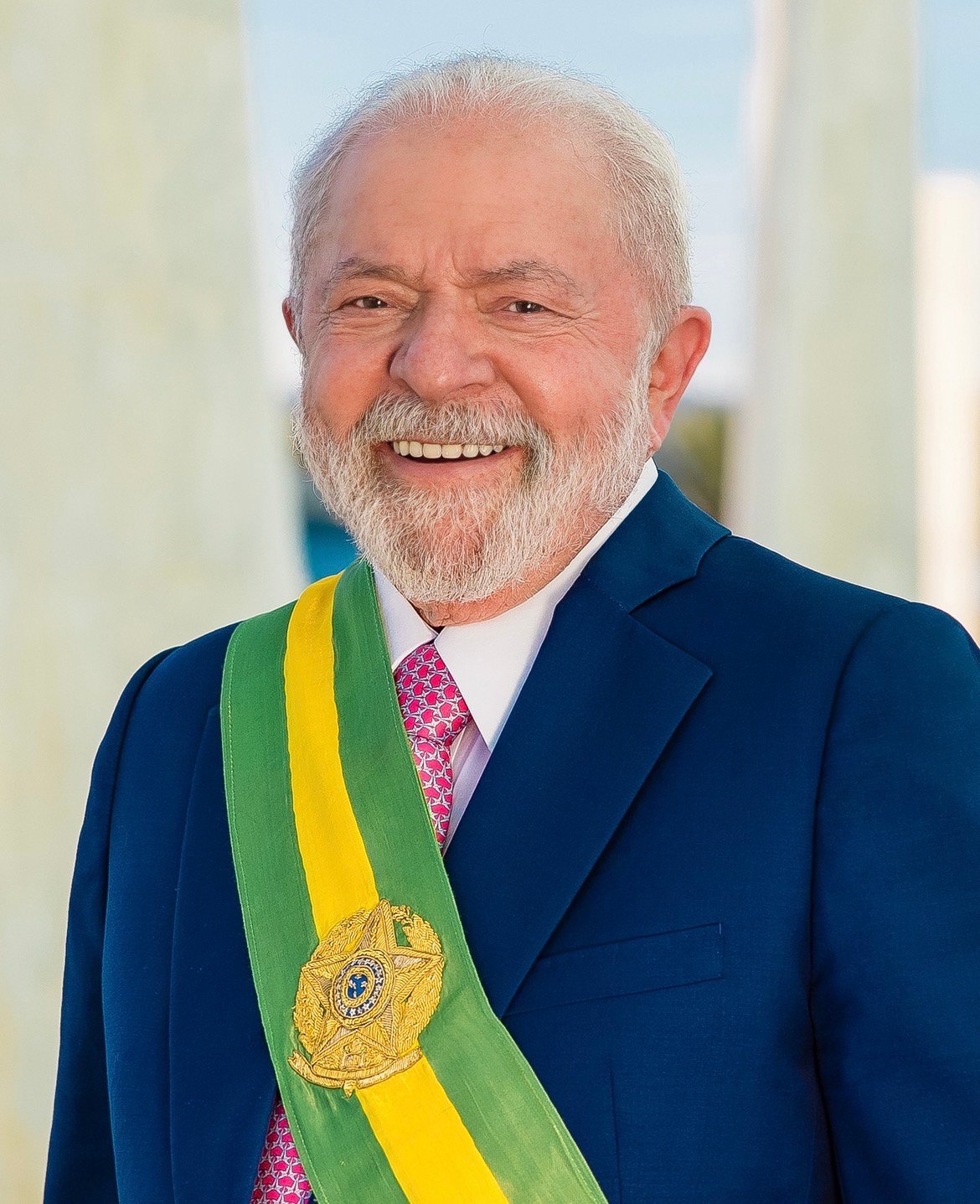 Lula é reeleito presidente após virada sobre Flávio Bolsonaro no segundo turno
